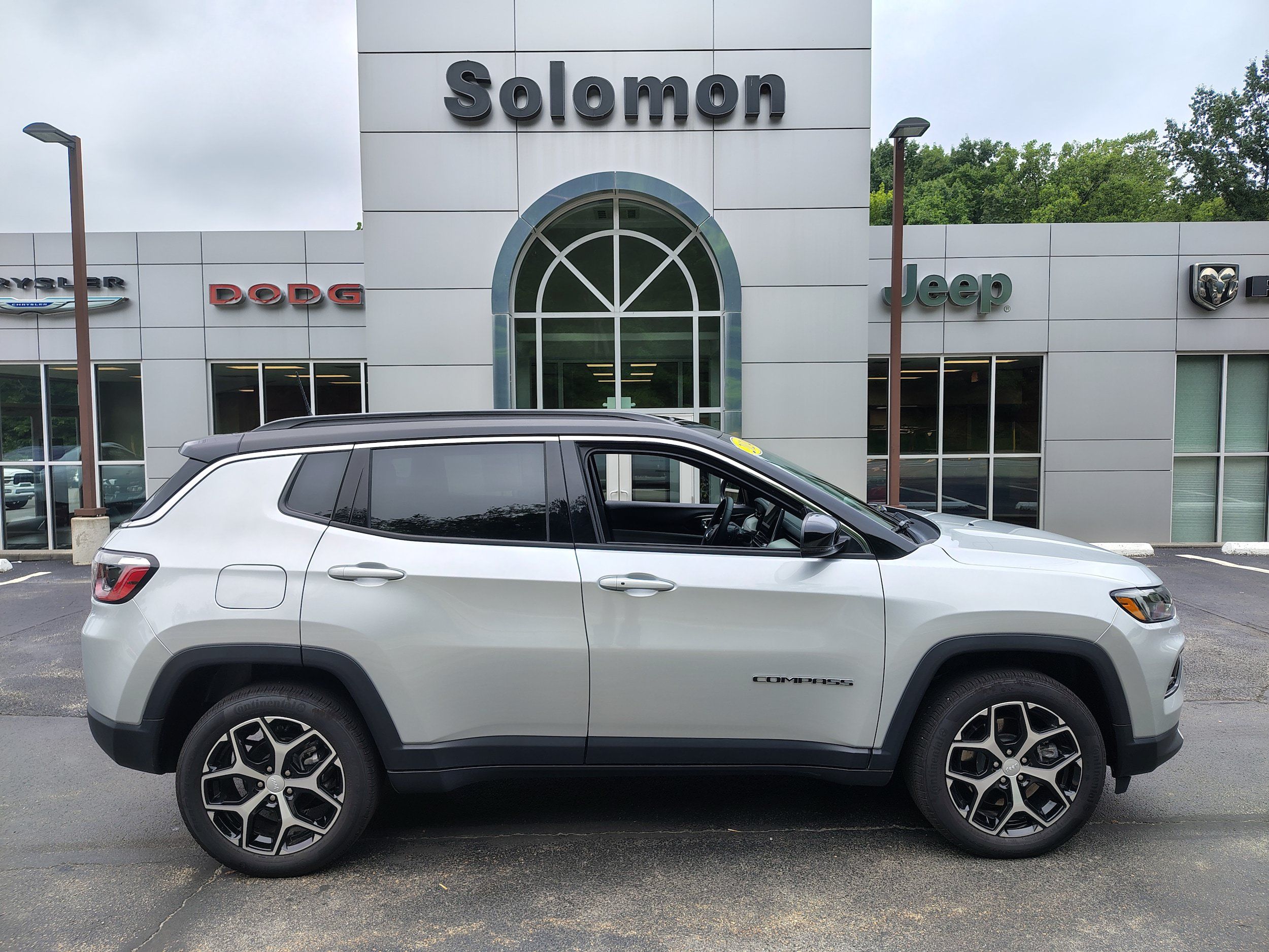 Certified 2024 Jeep Compass Limited w/ Sun and Sound Group AWD/4WD image 1