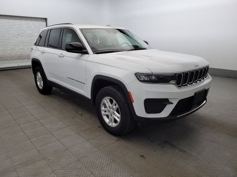 Used 2023 Jeep Grand Cherokee Laredo AWD/4WD image 13
