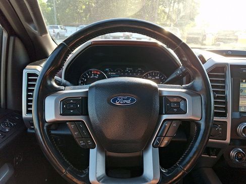 Certified 2019 Ford F250 Platinum w/ Platinum Ultimate Package AWD/4WD image 19