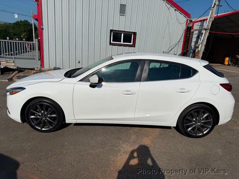Used 2018 MAZDA MAZDA3 Touring FWD image 8