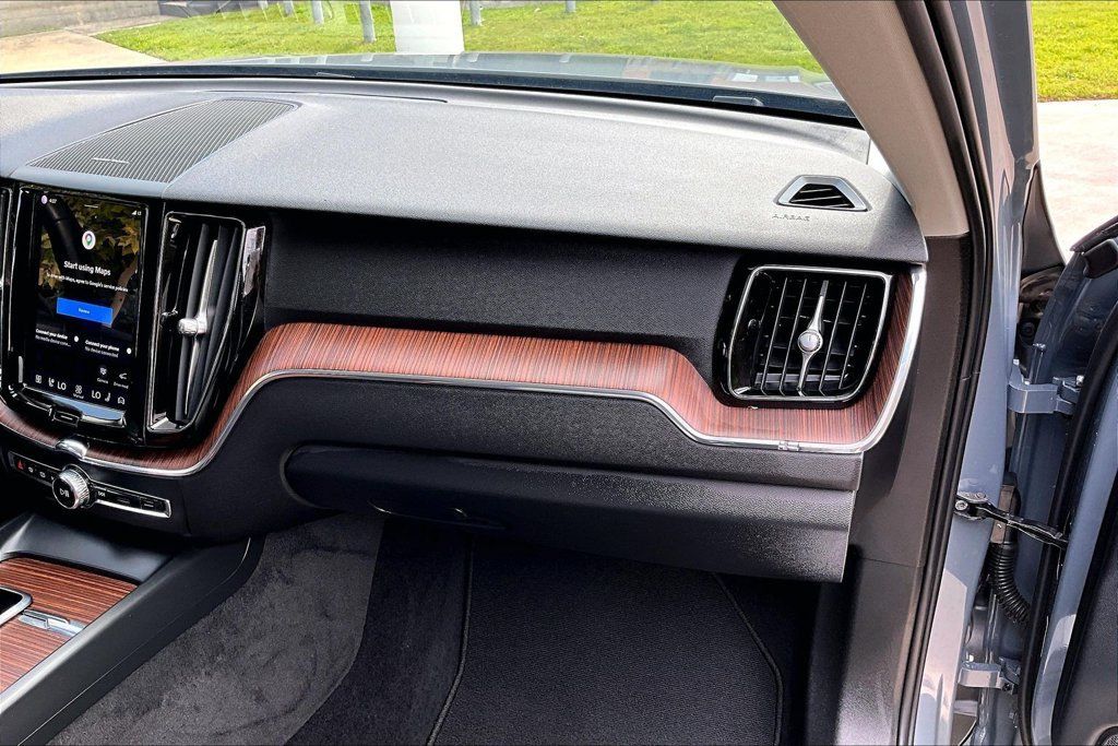 Used 2024 Volvo XC60 T8 Plus w/ Protection Package Premier AWD/4WD image 21