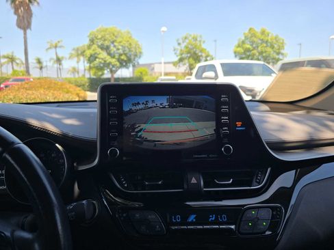 Used 2022 Toyota C-HR Limited FWD image 29