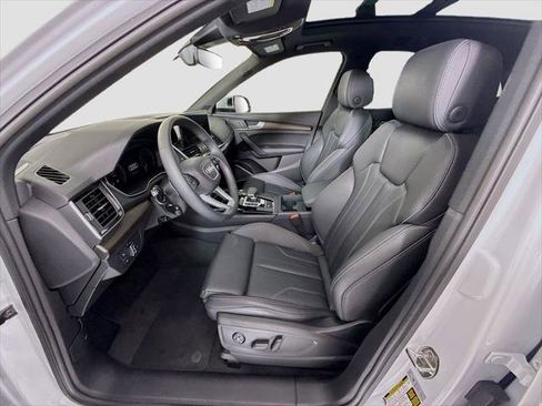 Certified 2025 Audi Q5 e Premium Plus w/ Premium Plus Package AWD/4WD image 19