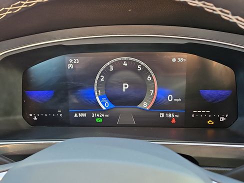 Used 2023 Volkswagen Tiguan SE w/ Panoramic Sunroof Package image 20