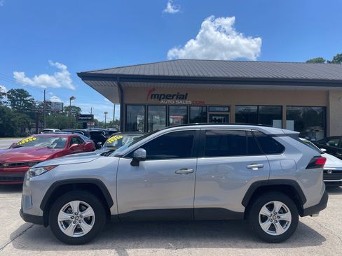 Used 2021 Toyota RAV4 XLE image 2