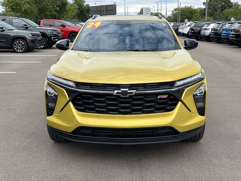 Used 2024 Chevrolet Trax RS w/ Sunroof Package FWD image 9