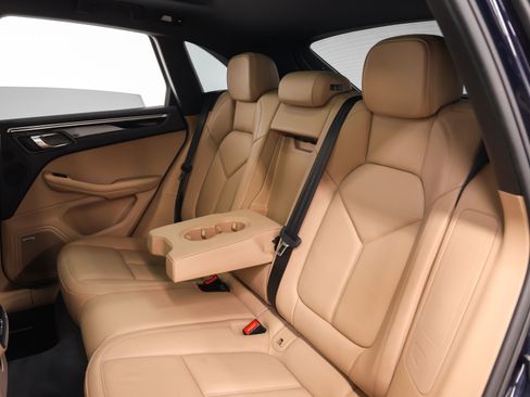 Used 2020 Porsche Macan image 34