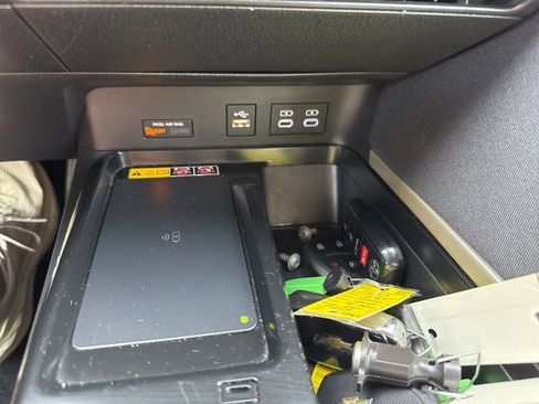 Used 2025 Toyota Camry LE image 28