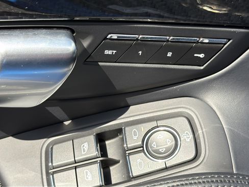 Certified 2025 Porsche 718 Boxster RWD image 18