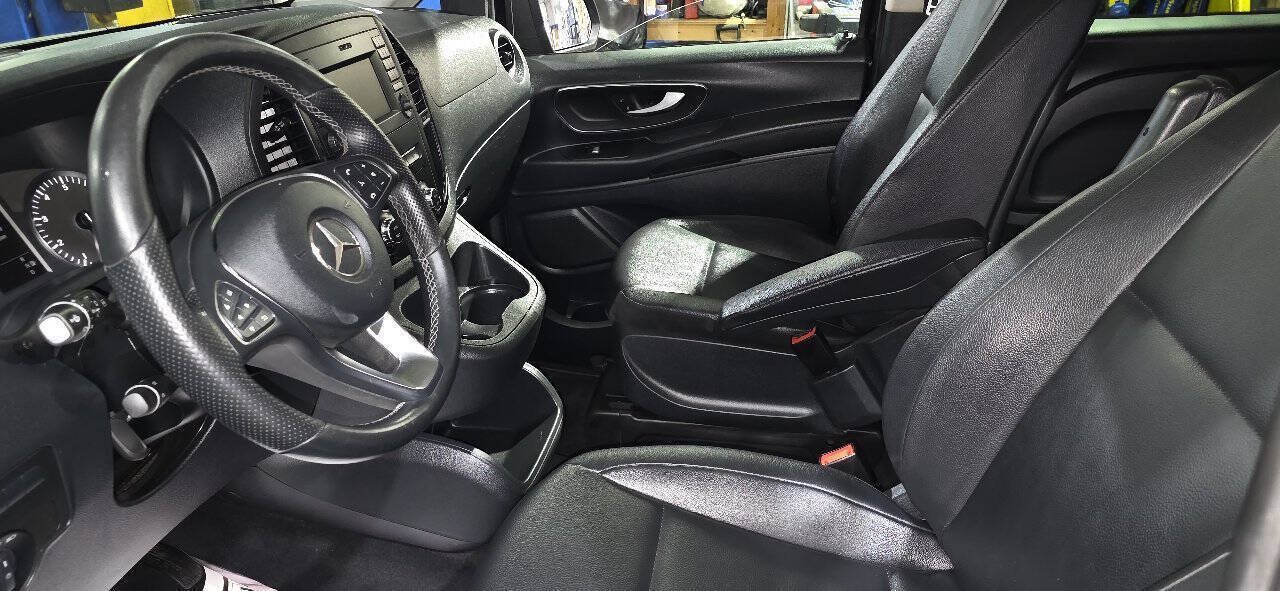Used 2018 Mercedes-Benz Metris Passenger image 7