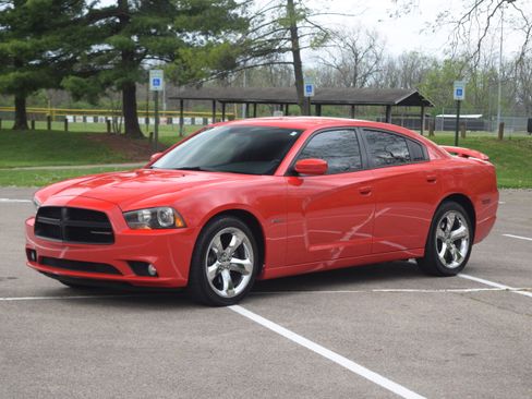 Used 2013 Dodge Charger R/T w/ Wheels & Tunes Group RWD image 20