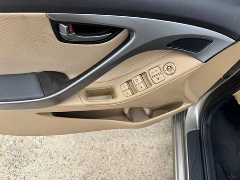 Used 2013 Hyundai Elantra GLS w/ Preferred Pkg FWD image 11