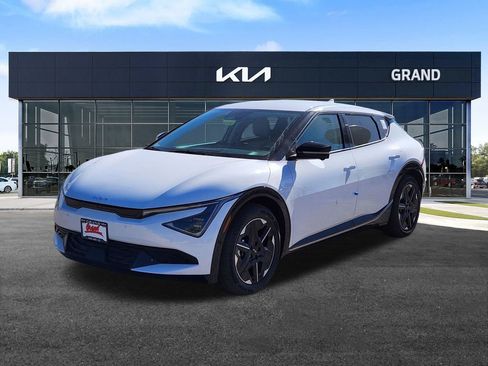 New 2025 Kia EV6 Wind AWD/4WD image 4