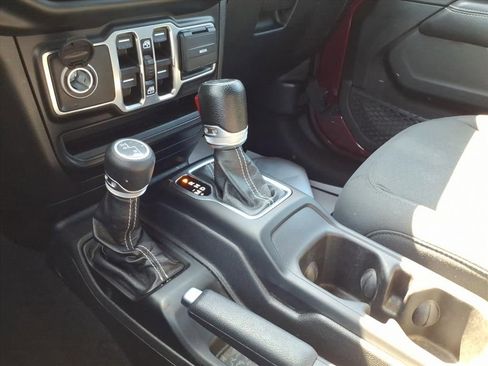 Used 2022 Jeep Wrangler Unlimited Sahara w/ LED Lighting Group AWD/4WD image 20