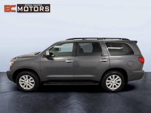 Used 2017 Toyota Sequoia Platinum AWD/4WD image 3