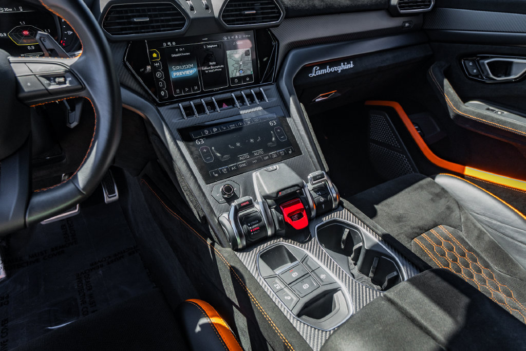 Used 2024 Lamborghini Urus Performante AWD/4WD image 30