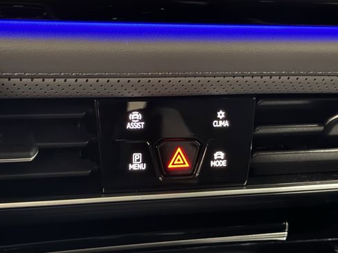 Used 2025 Volkswagen Atlas Peak Edition SE image 31