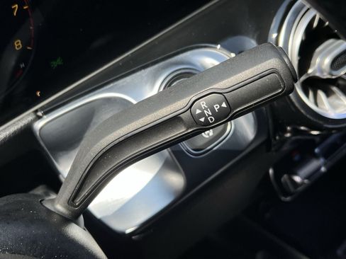 Used 2021 Mercedes-Benz GLB 250 image 27