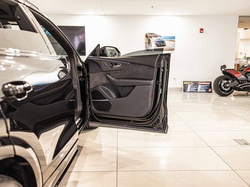 Used 2022 Audi RS Q8 w/ Carbon Optic Package image 43