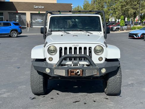Used 2016 Jeep Wrangler Unlimited Sahara w/ Connectivity Group image 3