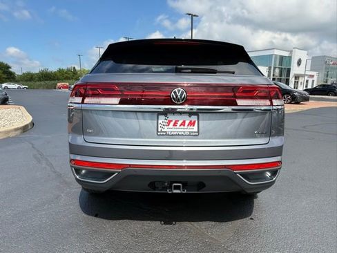 Used 2025 Volkswagen Atlas Cross Sport SE w/ Panoramic Sunroof Package image 6
