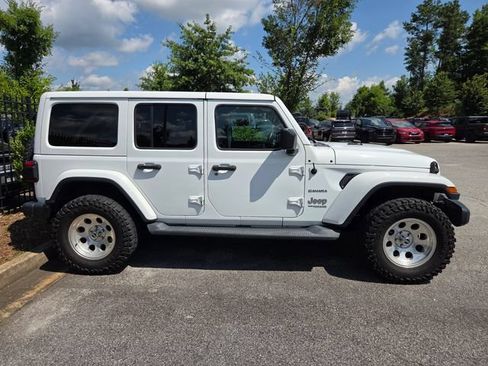 Used 2018 Jeep Wrangler Unlimited Sahara w/ LED Lighting Group AWD/4WD image 4