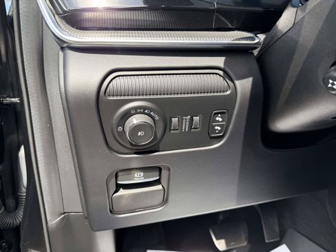 Used 2022 Jeep Grand Wagoneer Series II AWD/4WD image 19