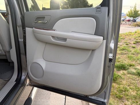Used 2012 Chevrolet Silverado 2500 LTZ w/ LTZ Plus Package AWD/4WD image 18
