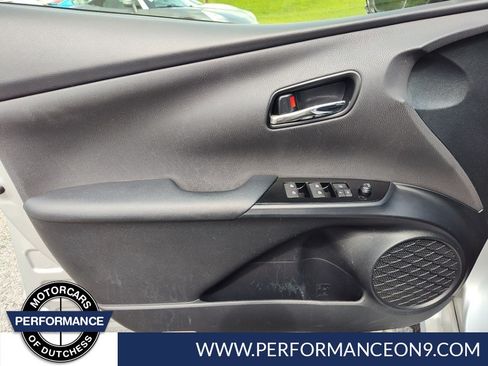 Used 2016 Toyota Prius Three FWD image 10