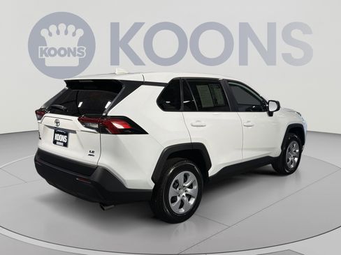 Used 2024 Toyota RAV4 LE AWD/4WD image 7