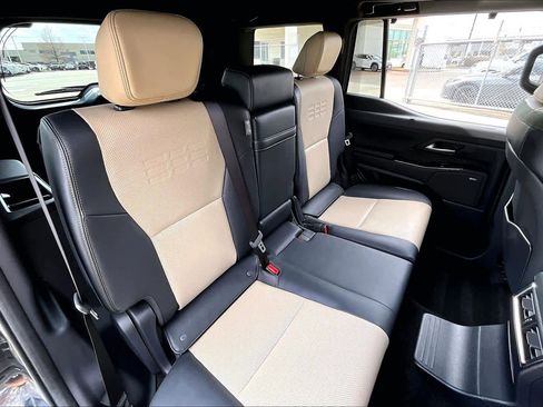 Used 2024 Lexus GX 550 AWD/4WD image 39