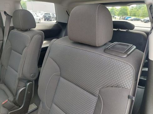 Used 2023 GMC Acadia SLE w/ Driver Convenience Package FWD image 17