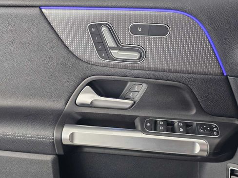 Used 2022 Mercedes-Benz GLB 250 image 28