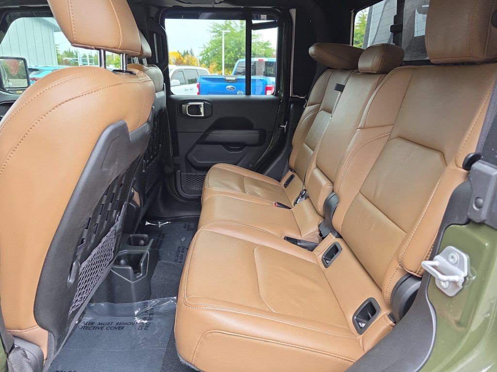 Used 2022 Jeep Gladiator Rubicon w/ Cold Weather Group AWD/4WD image 32