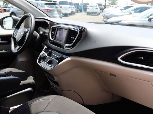 Used 2023 Chrysler Voyager LX FWD image 38