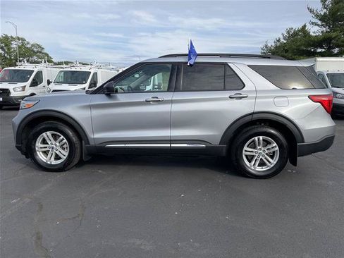 Certified 2022 Ford Explorer XLT w/ Class IV Trailer Tow Package AWD/4WD image 2