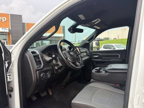 Used 2024 RAM 2500 Big Horn AWD/4WD image 24