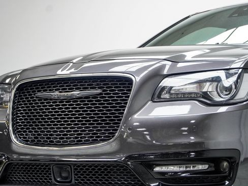 Used 2023 Chrysler 300 S w/ Comfort Group RWD image 2