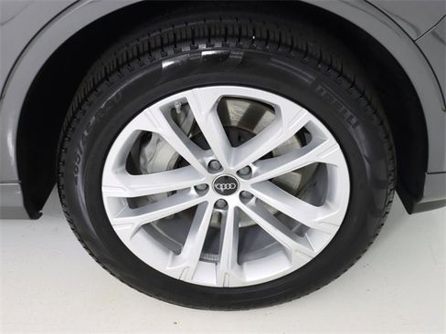 Certified 2025 Audi Q7 3.0T Premium image 9