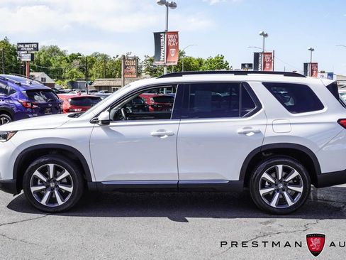 Used 2025 Honda Pilot Touring image 10