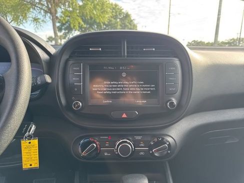 Used 2025 Kia Soul LX w/ LX Technology Package FWD image 29