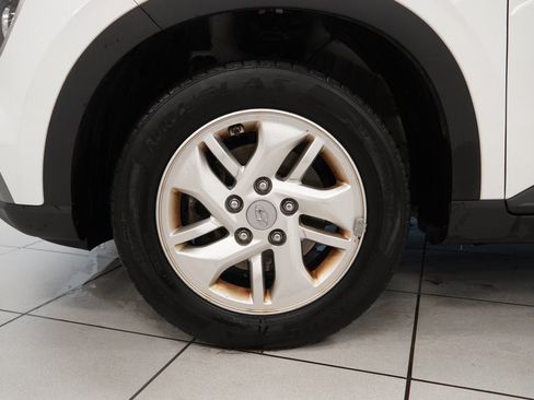 Used 2021 Hyundai Venue image 15