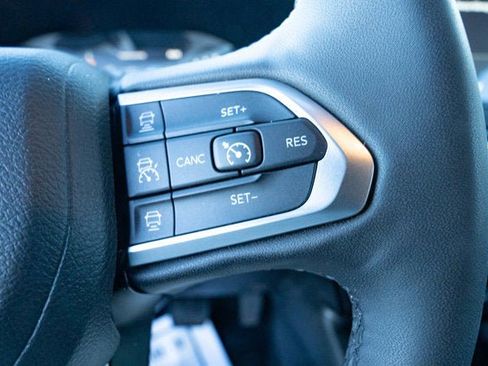 Used 2023 Jeep Compass Limited image 21