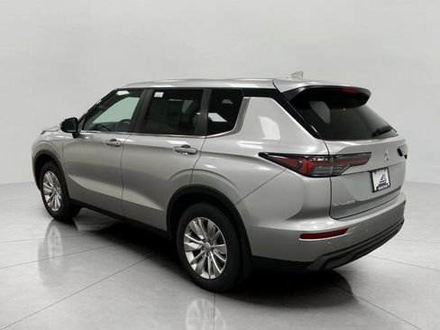New 2026 Mitsubishi Outlander ES image 6