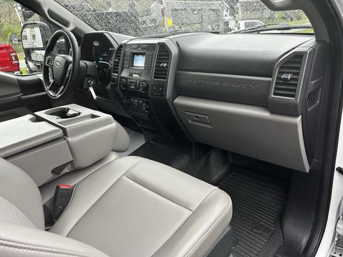 Used 2020 Ford F550 2WD Regular Cab Super Duty image 40