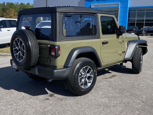 Used 2025 Jeep Wrangler Sport image 21