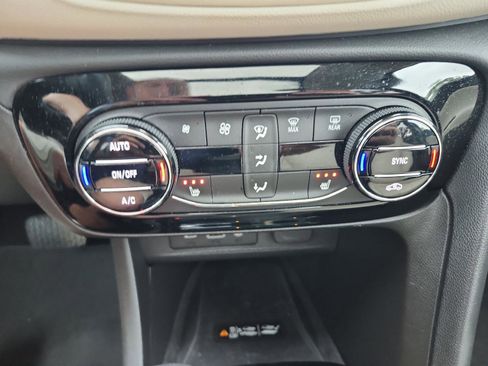 Certified 2022 Buick Encore GX Essence w/ Advanced Technology Package FWD image 16