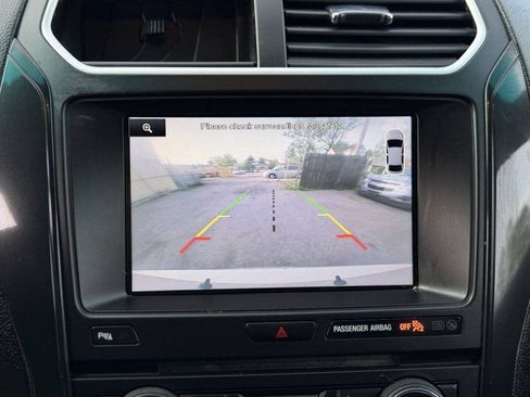Used 2016 Ford Explorer XLT w/ Equipment Group 202A AWD/4WD image 18