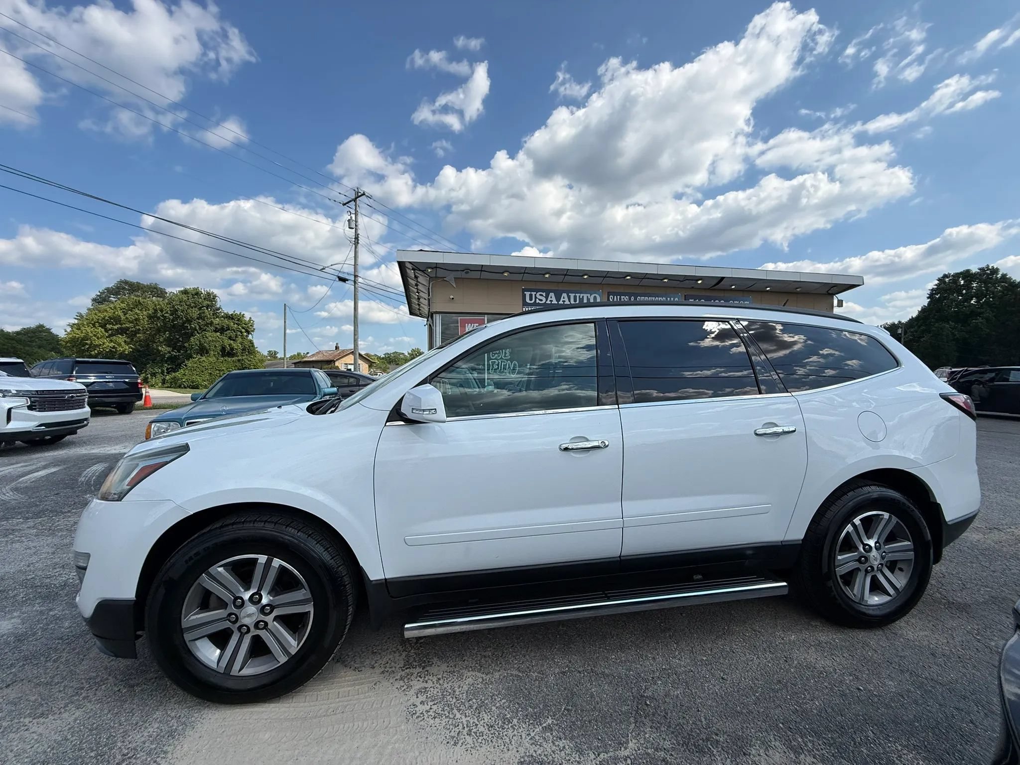 Used 2016 Chevrolet Traverse LT w/ Traveler's Package AWD/4WD image 3