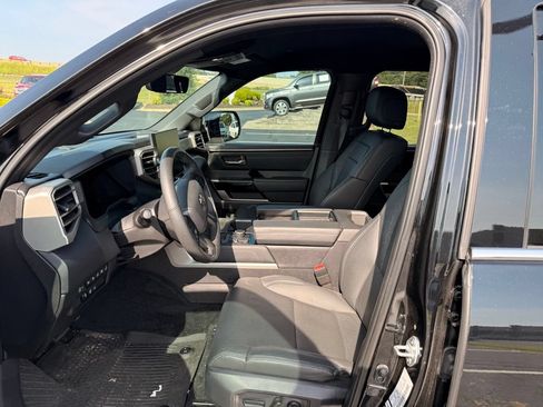 Certified 2025 Toyota Tundra Limited AWD/4WD image 9